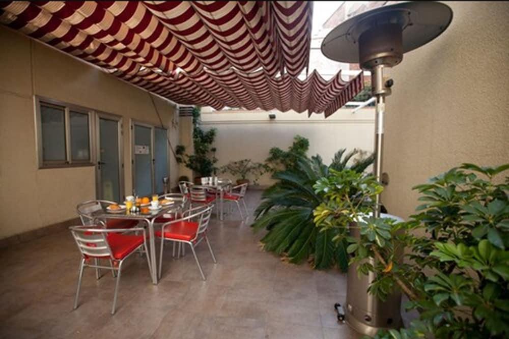 Hotel Ciutat De Sant Adria Сан-Адриан-де-Бесос Экстерьер фото