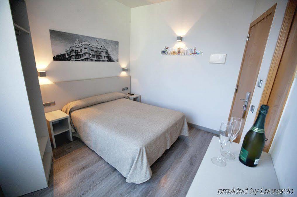 Hotel Ciutat De Sant Adria Сан-Адриан-де-Бесос Экстерьер фото