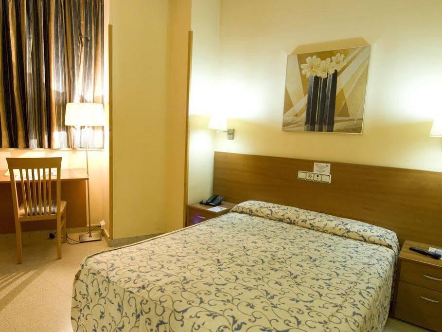 Hotel Ciutat De Sant Adria Сан-Адриан-де-Бесос Экстерьер фото