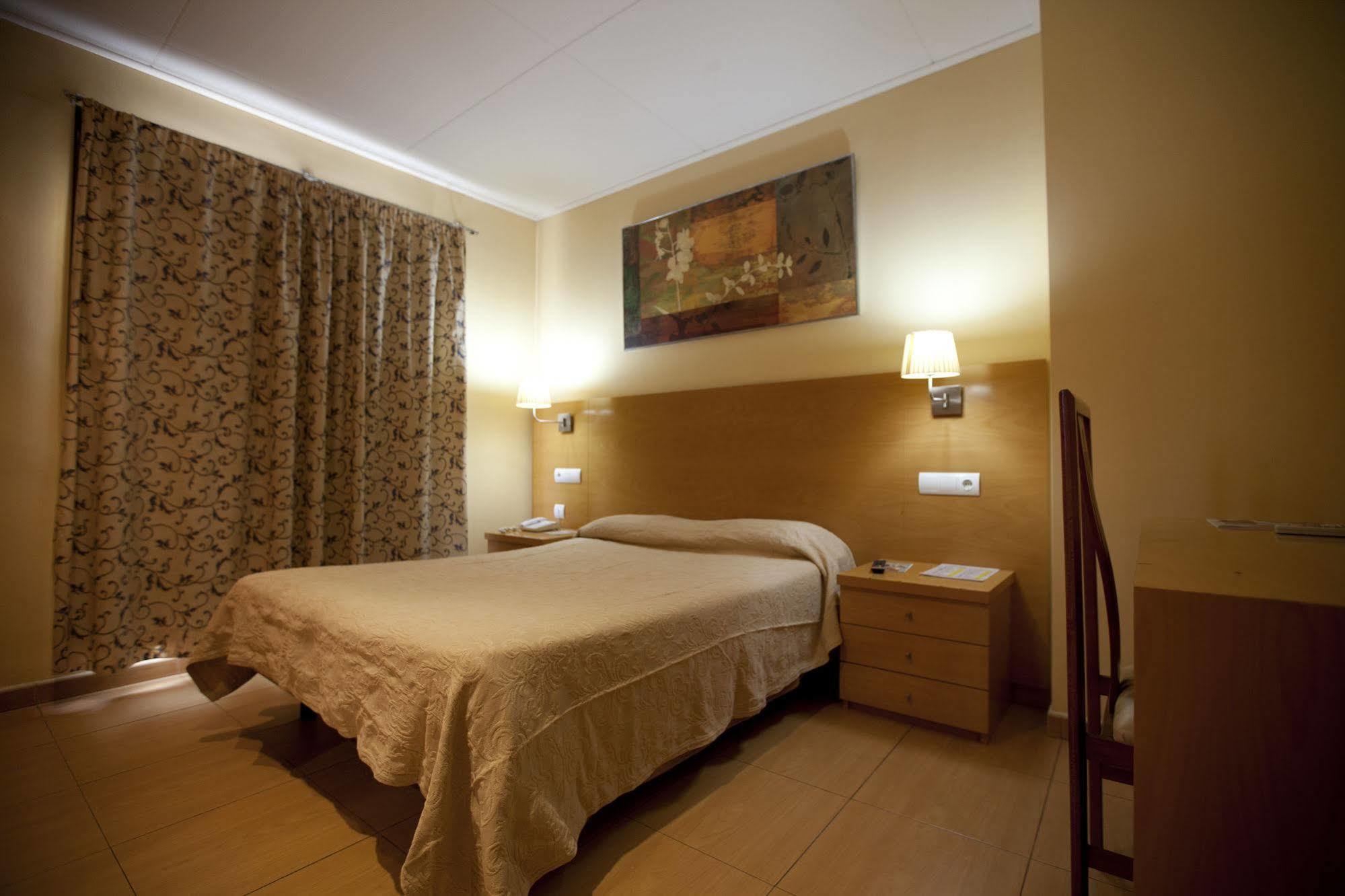 Hotel Ciutat De Sant Adria Сан-Адриан-де-Бесос Экстерьер фото